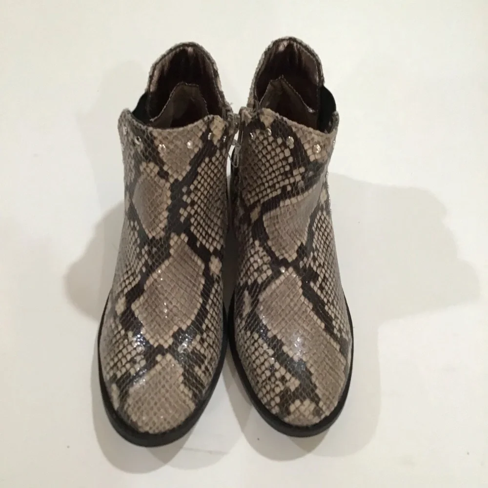 Did madden studded reptile animal print Chelsea booties size 4